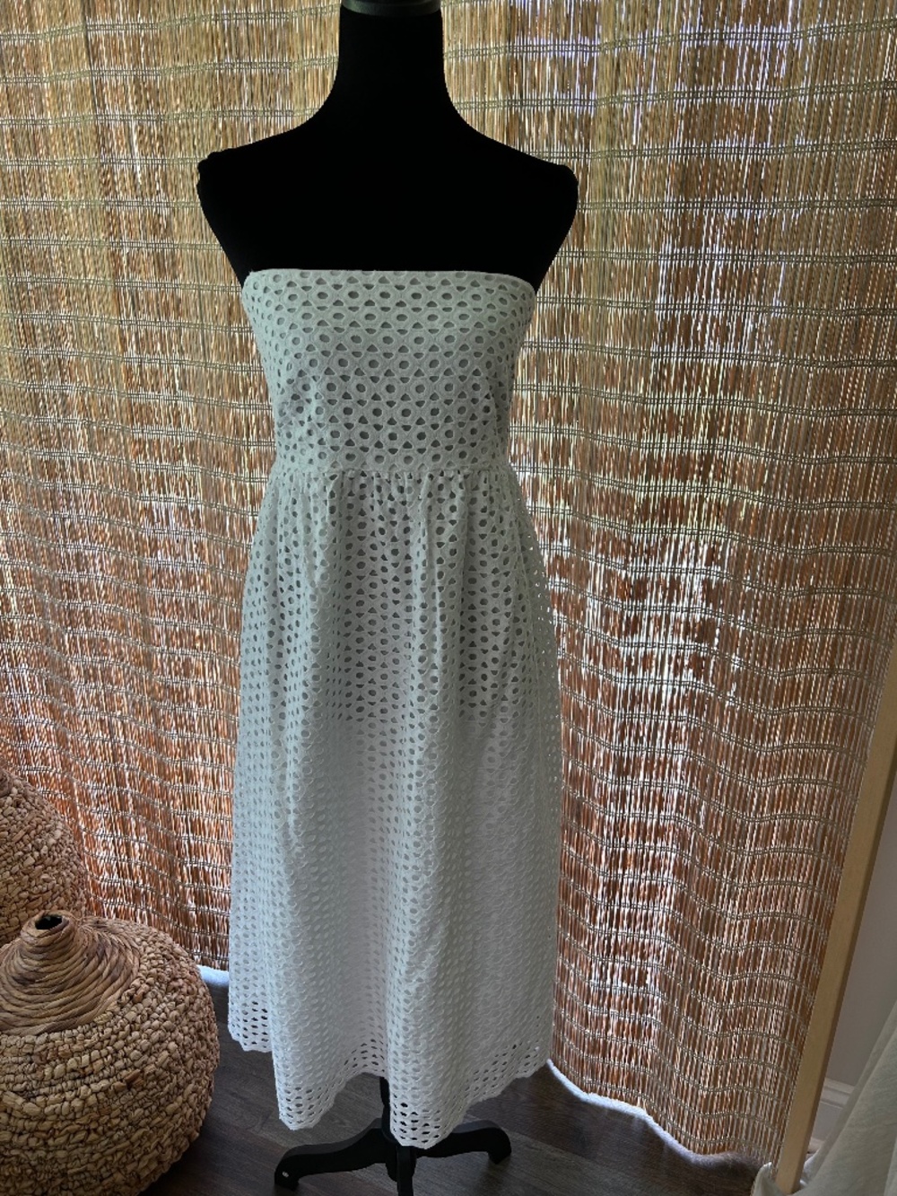 Ladies Liz Claiborne White Eyelet Strapless MIDI dress